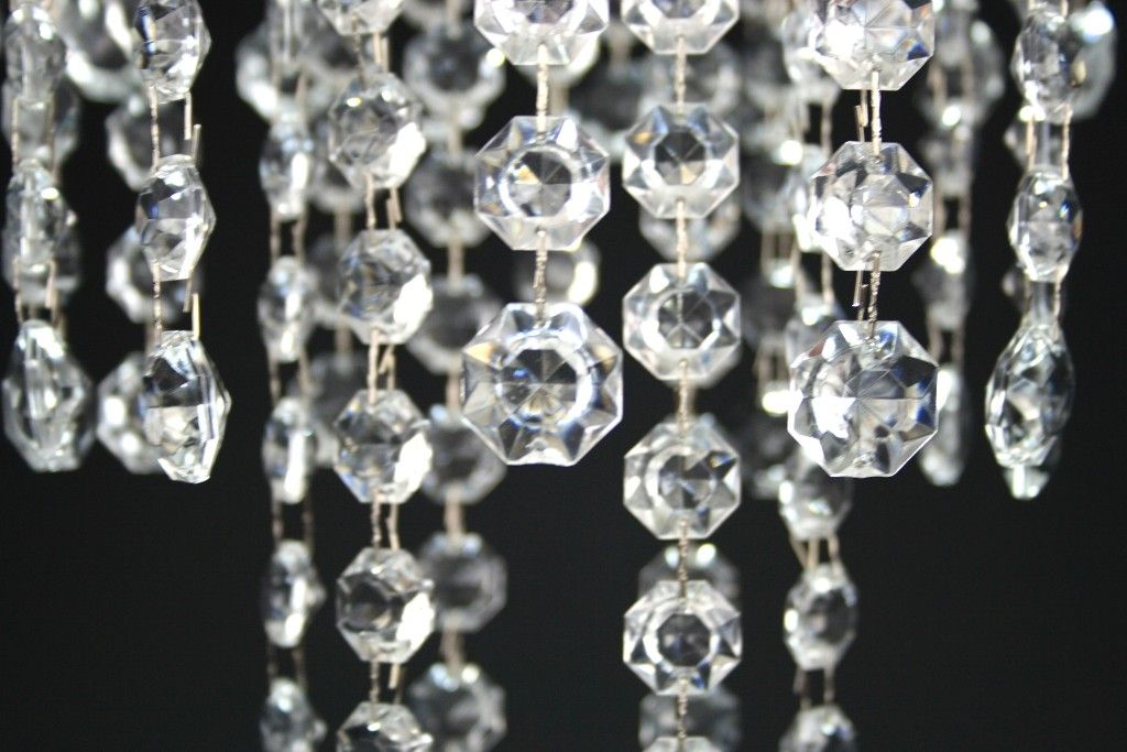 Lampadario con filo di lana: illuminazione sospesa con cavi ... Strani creativo lampadari