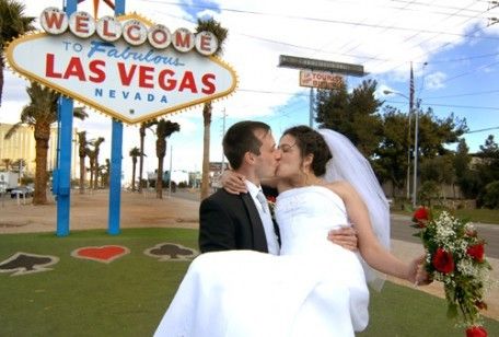 Sposarsi a Las Vegas vale in Italia?
