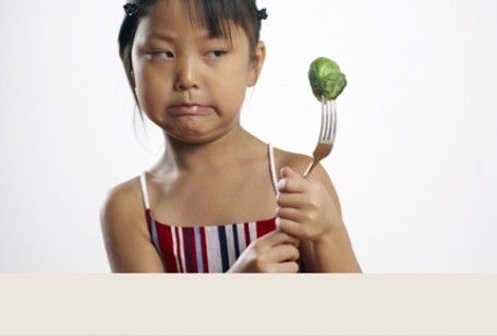 bambina non mangia broccolo