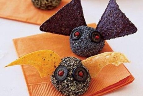 Antipasti per Halloween, la ricetta dei pipistrelli di caprino