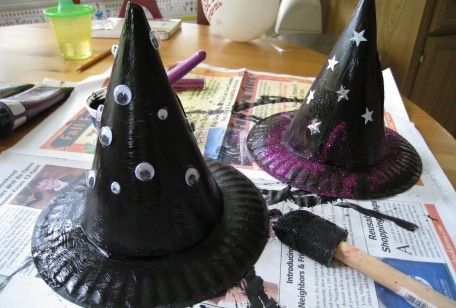 Cappello da strega di carta fai da te per un Halloween da brivido 