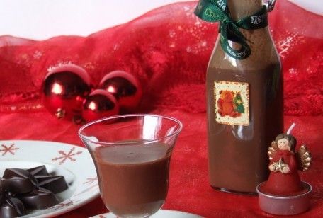 Liquore al cioccolato fatto in casa: ricetta facile e veloce