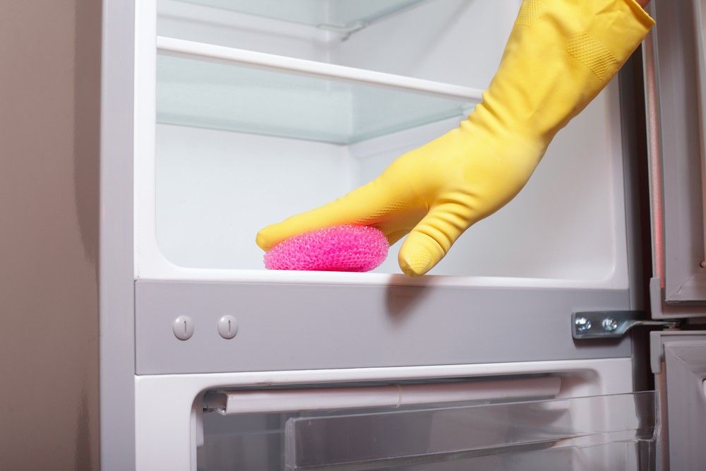 bicarbonato-per-pulire-il-frigorifero