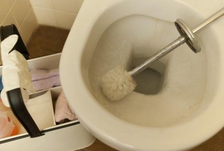 Come pulire lo scopino del bagno: qualche consiglio