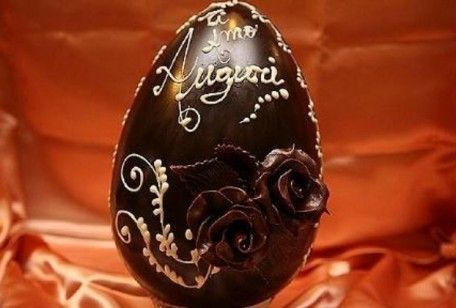 Decorare e personalizzare le uova di cioccolato di Pasqua