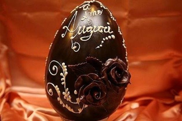 Decorare e personalizzare le uova di cioccolato di Pasqua