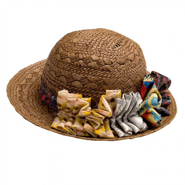 cappello-di-paglia-con-decorazione-stoffa