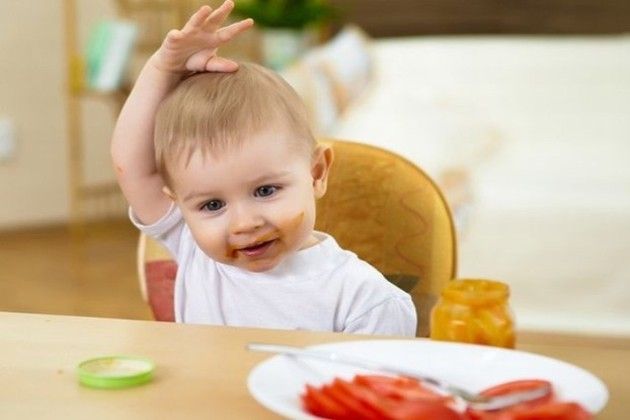 Come educare i bambini a mangiare a tavola