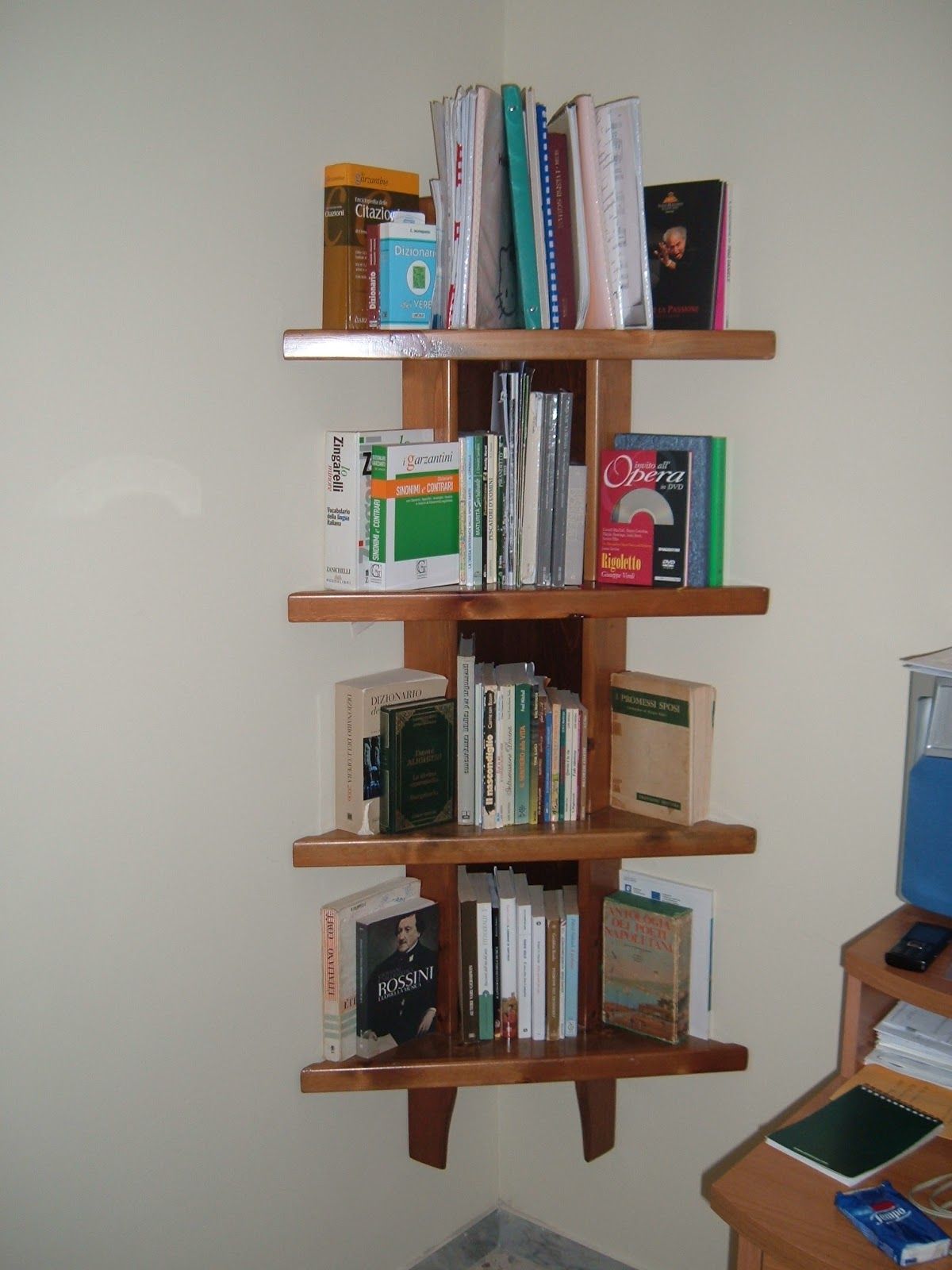 piccola-libreria-in-legno
