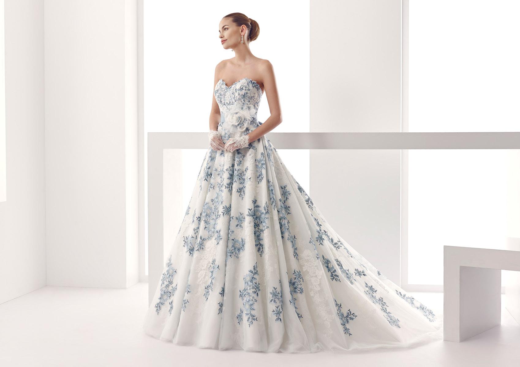 Abito celeste e bianco Jolies 2015 Vestito da sposa ampio con ricami colorati floreali