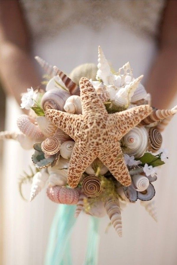 Bouquet con conchiglie e stelle marine