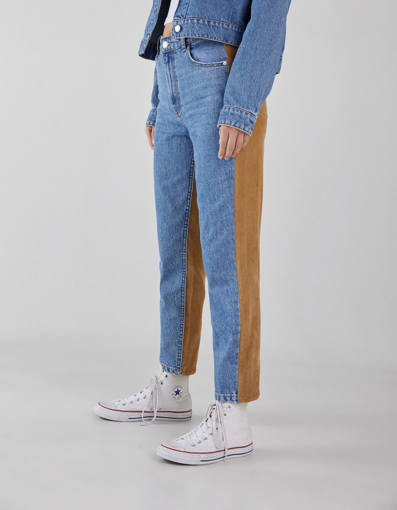 Mom jeans con fascia in velluto Bershka a 39,99 euro
