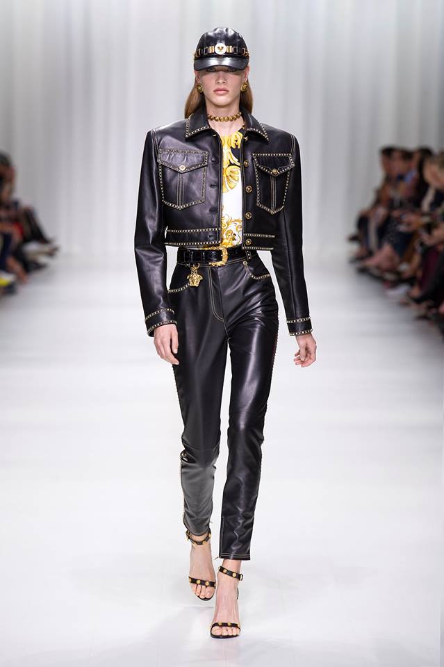 Pantaloni di pelle a vita alta Versace saldi estivi 2018
