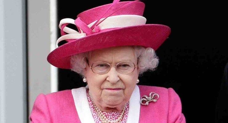 Elisabetta II arrabbiata