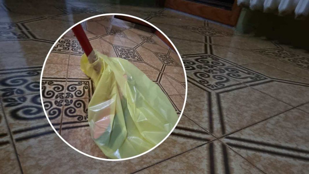 Metti Un Sacchetto Di Plastica Sulla Scopa Lo Stanno Facendo Tutte Le