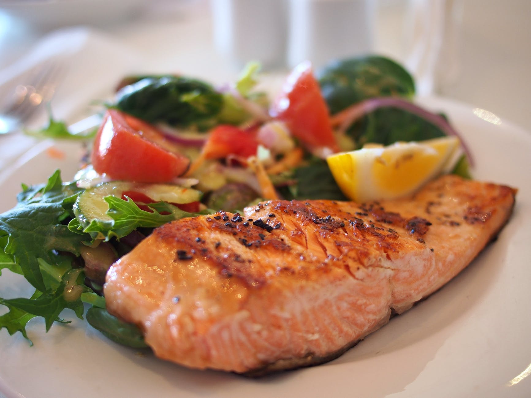 alimenti per combattere colesterolo salmone