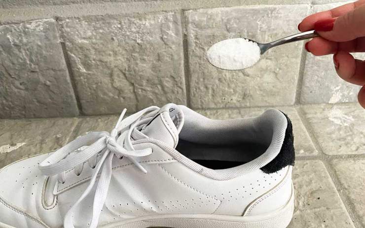 bicarbonato di sodio nelle scarpe 