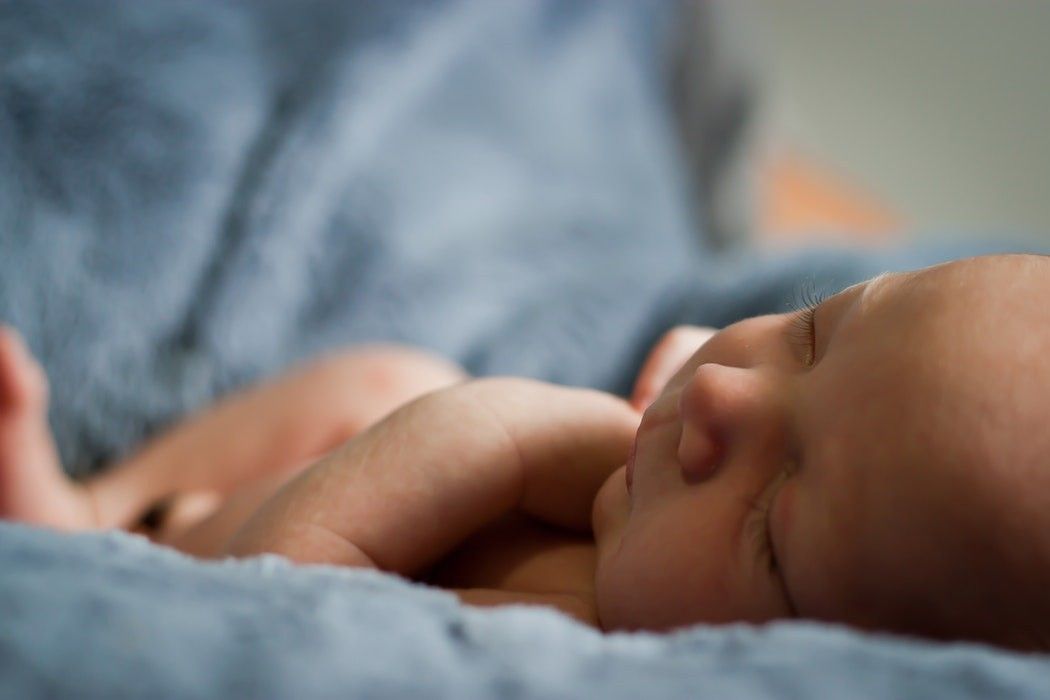 come aiutare bambino soffocamento neonati