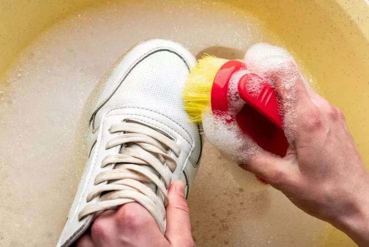 pulizia scarpe bicarbonato