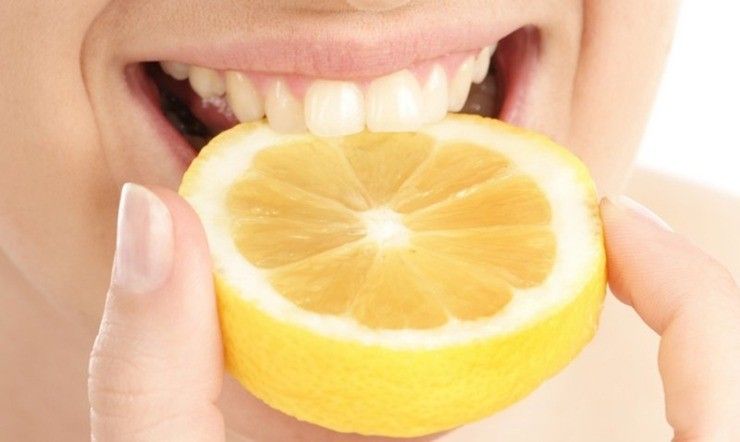 sbiancamento denti limone